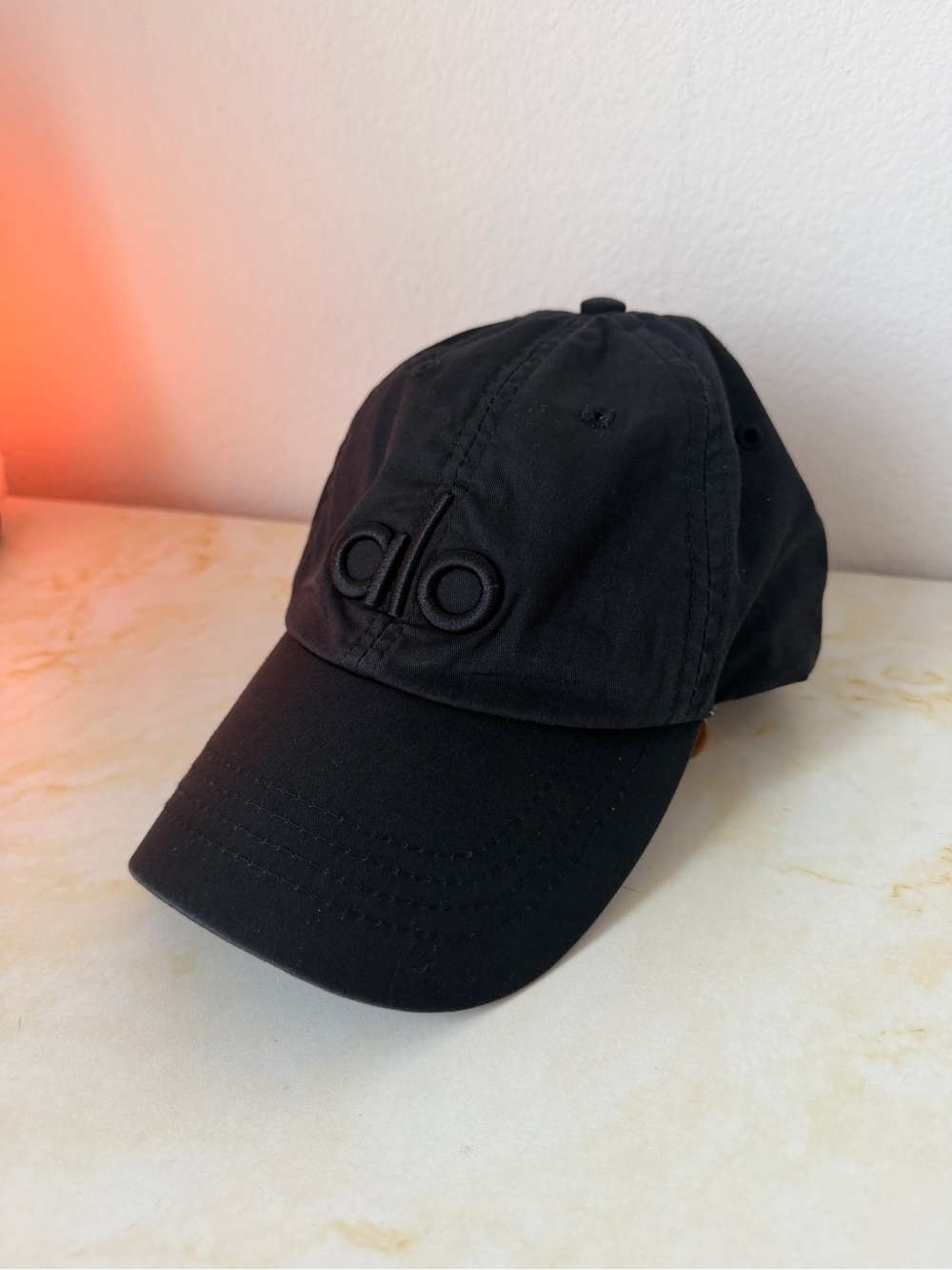 Alo Yoga Off-Duty Cap Black Black Logo Baseball Hat - OS